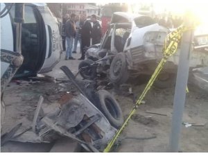 Otomobille minibüs çarpıştı: 1 ölü, 1 yaralı