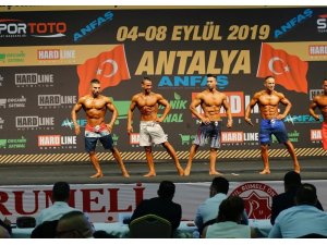 Milli vücut geliştirme sporcuları Dubai’de Türkiye’yi temsil edecek