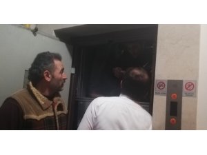 Asansörde mahsur kalan 7 kişi kurtarıldı