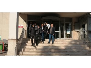 Kayseri’de aranan şahıslara şafak operasyonu