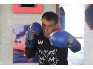 27 yıl spor yaptı, 52 yaşında milli takıma davet edildi