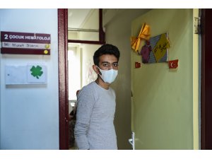 Kök hücre nakli sonrasında resim yaparak moral buldu