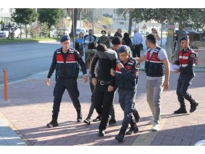 Girdikleri bahçeden 30 bin TL değerinde 10 bin avakado çaldılar