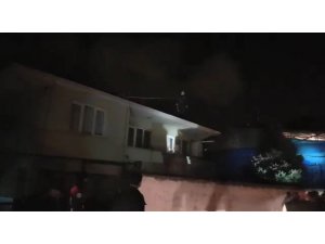 Polisten kaçtı, çatıdan inmemek için direndi