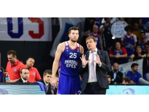 AX Armani Exchange Milan: 76 - Anadolu Efes: 81