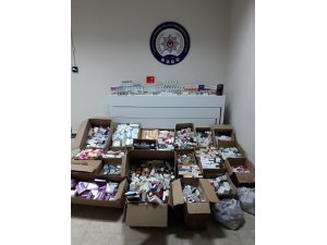 Elazığ polisi 21 bin adet kaçak ürün ele geçirdi