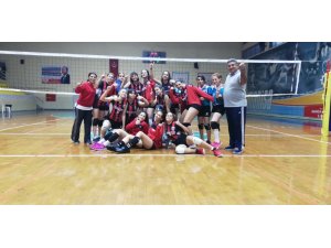 Turgutlu Belediyespor voleybol takımı genç kızlar il birincisi oldu