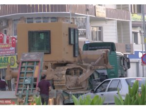 Ceylanpınar’a zıhlı askeri iş makinesi sevkiyatı