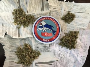 Durdurulan şahsın üzerinden uyuşturucu çıktı