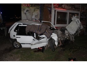 Manisa’da otomobil tıra arkadan çarptı: 1 ölü, 1 yaralı