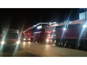 İzmir’de 2 alüminyum imalathanesinde korkutan yangın