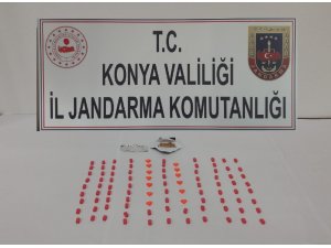 Uyuşturucu satıcıları jandarmaya yakalandı