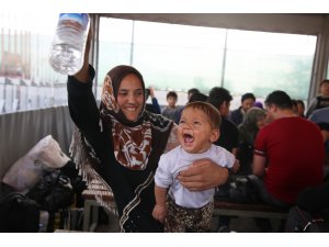 Yunanistan'ın Türkiye'ye zorla gönderdiği düzensiz göçmenler yaşadıklarını anlattı