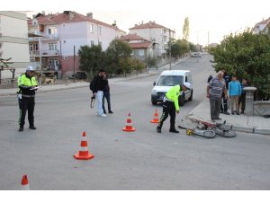 Hafif ticari aracın çarptığı bisikletli çocuk kurtarılamadı