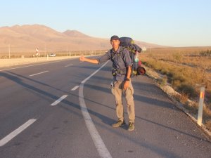 Otostopla Dünya turuna çıkan Fransız turist Karapınar'da