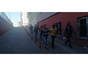 Uyuşturucu tacirleri kovalamaca sonucu yakalandı: 3 gözaltı