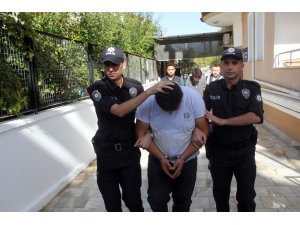 Maket polis aracının tepe lambasını çaldılar