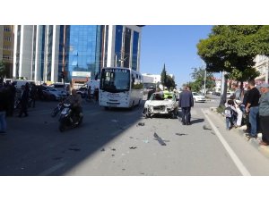 Otomobil ile motosiklet çarpıştı: 2 yaralı