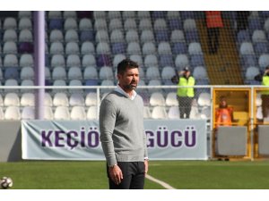 Hakan Kutlu: “Play-Off’u kovalayan bir takım olacağız”