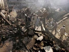 Pakistan'da intihar saldırısı: 4 polis öldü