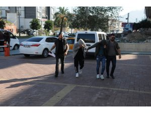 Alanya’da hapis cezası bulunan 2 hırsızlık şüphelisi yakalandı