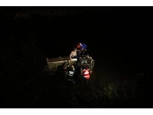 Kontrolden çıkan otomobil ırmağa uçtu: 2 yaralı