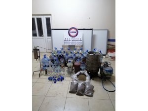 Bandırma’da kaçak içki deposuna baskın