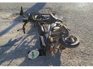 Minibüsle çarpışan elektrikli bisiklet sürücüsü ağır yaralandı