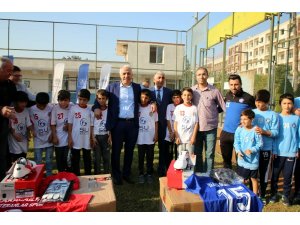 Akdeniz Belediyesi’nden amatör spor kulüplerine malzeme desteği