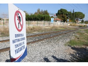 Trenin çarptığı yaşlı adam ağır yaralandı