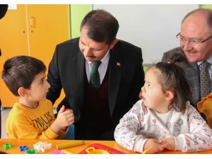Vali Ayhan ve Başkan Bilgin'den anaokuluna ziyaret
