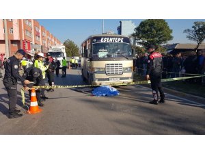 Ölümlü trafik kazasını film izler gibi izlediler