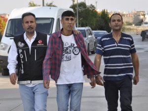 Adana'da uyuşturucu sattığı iddiasıyla 2 şüpheli tutuklandı