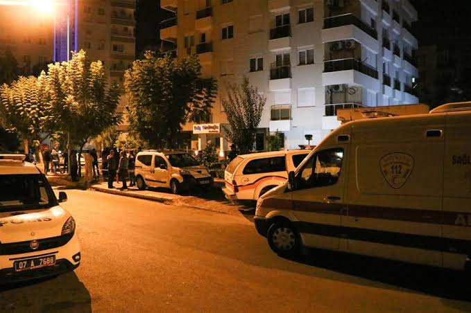 Siyanürle 4 kişinin öldüğü dairede özel ekip incelemelerine başladı