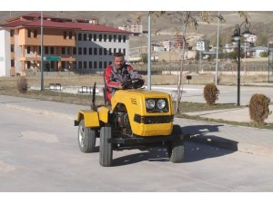 Lise öğrencileri hurdalardan mini traktör imal etti