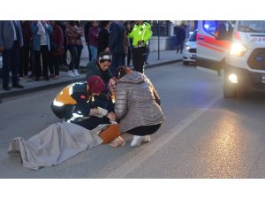 Geri manevra yapan otomobilin çarptığı yaya yaralandı
