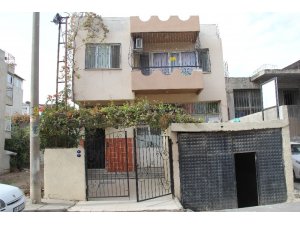 Boşanma aşamasındaki eşini öldürdü