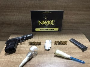 Uyuşturucu ve ruhsatsız tabanca ele geçirildi