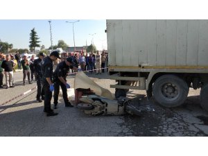 Ters yolda giden kamyon, motosikletli kuryenin ölümüne sebep oldu