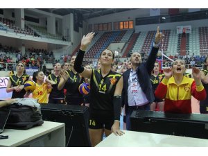 Voleybolda olaylı İzmir derbisi