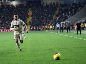 Ömer Bayram bu sezon ilk golünü attı