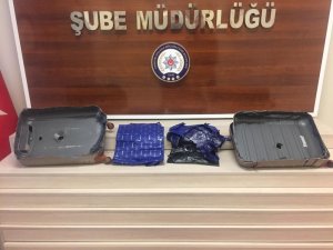 Uyuşturucuyla uçağa binmek isteyen İranlı yakalandı