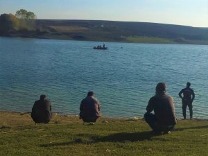 Gölette kaybolan öğretmen aranıyor