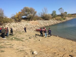 O öğretmenin cesedine ulaşıldı