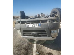 Siirt’te minibüs devrildi: 2 yaralı
