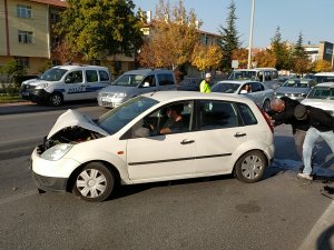 Konya'da zincirleme trafik kazasında 4 kişi yaralandı