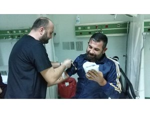 Tuttuğu balığın dikeni eline batınca zehirlendi