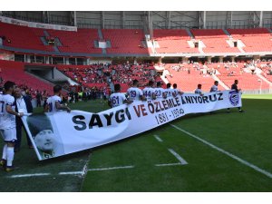 Samsunspor-Hacettepe maçında dakika 09.05'te Büyük Önder Atatürk anıldı