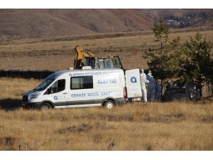 Antalya’da evinde ölü bulunan ailenin cenazeleri Erzurum’da toprağa verildi