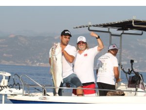 Alanya’da en büyük balığı yakalamak için yarıştılar